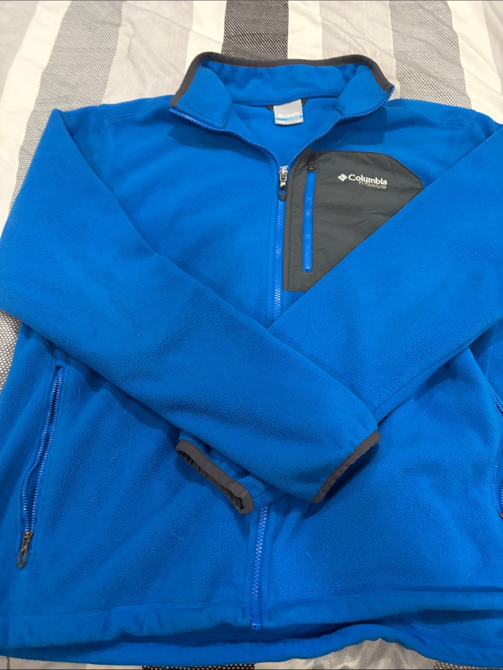 Columbia Men’s Bright Blue Performance Fleece Jacket with Charcoal Trim